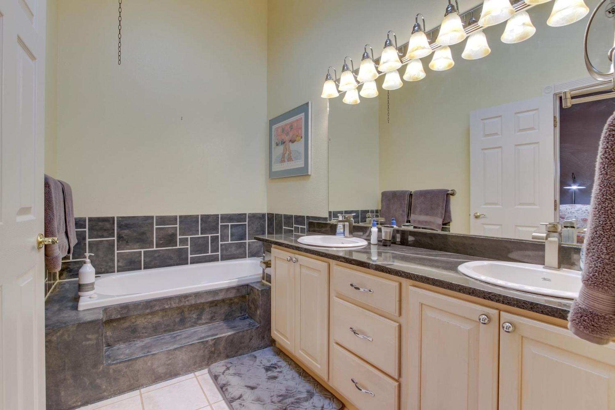 Inviting Great Falls Home With Wraparound Deck! מראה חיצוני תמונה
