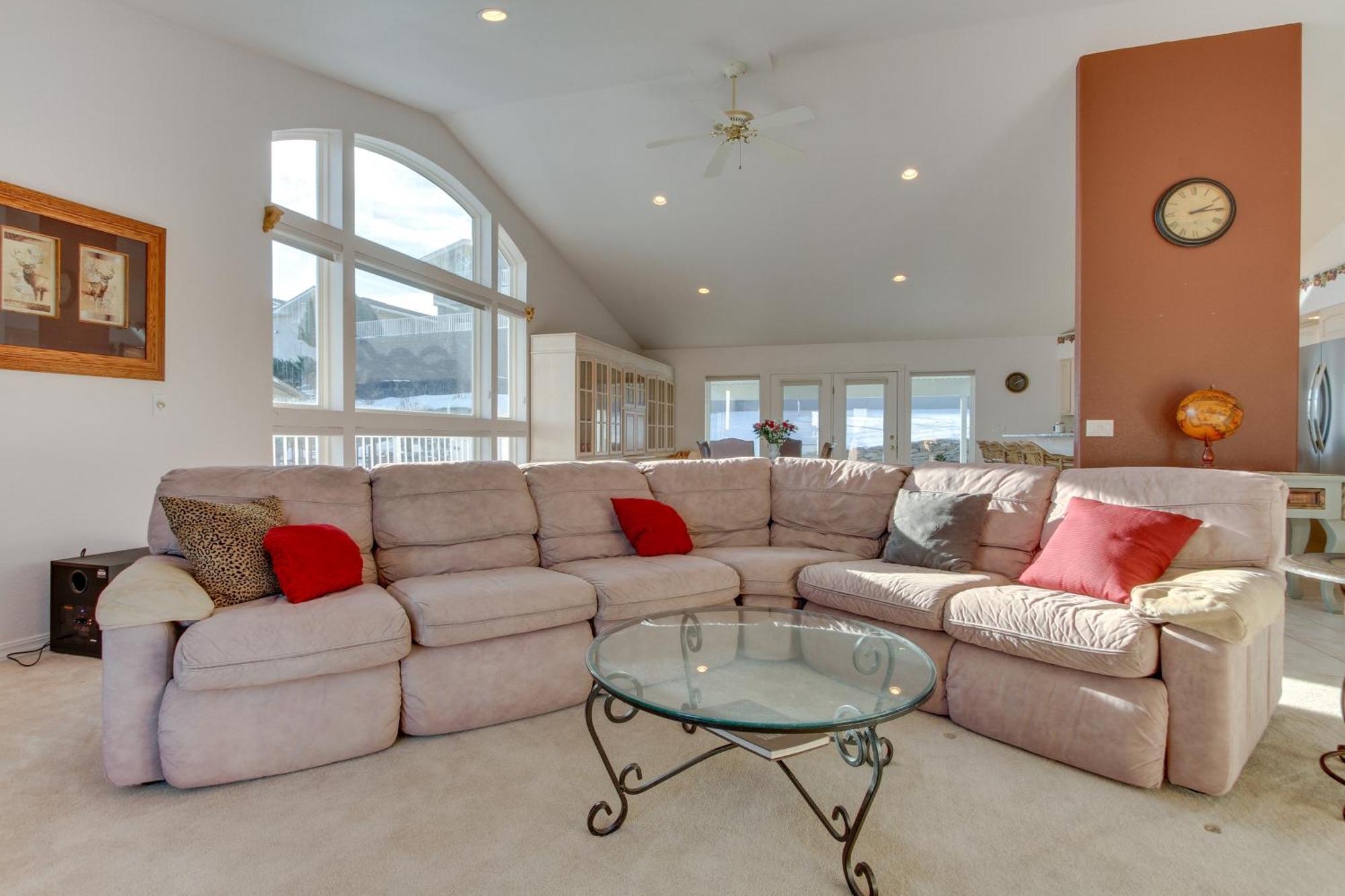 Inviting Great Falls Home With Wraparound Deck! מראה חיצוני תמונה