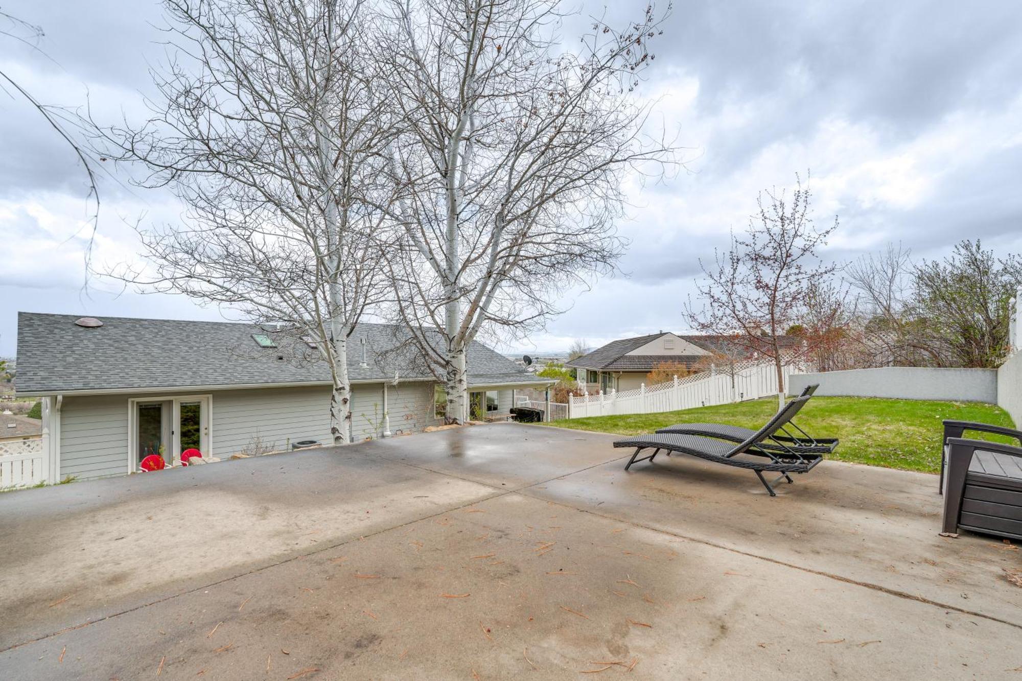 Inviting Great Falls Home With Wraparound Deck! מראה חיצוני תמונה