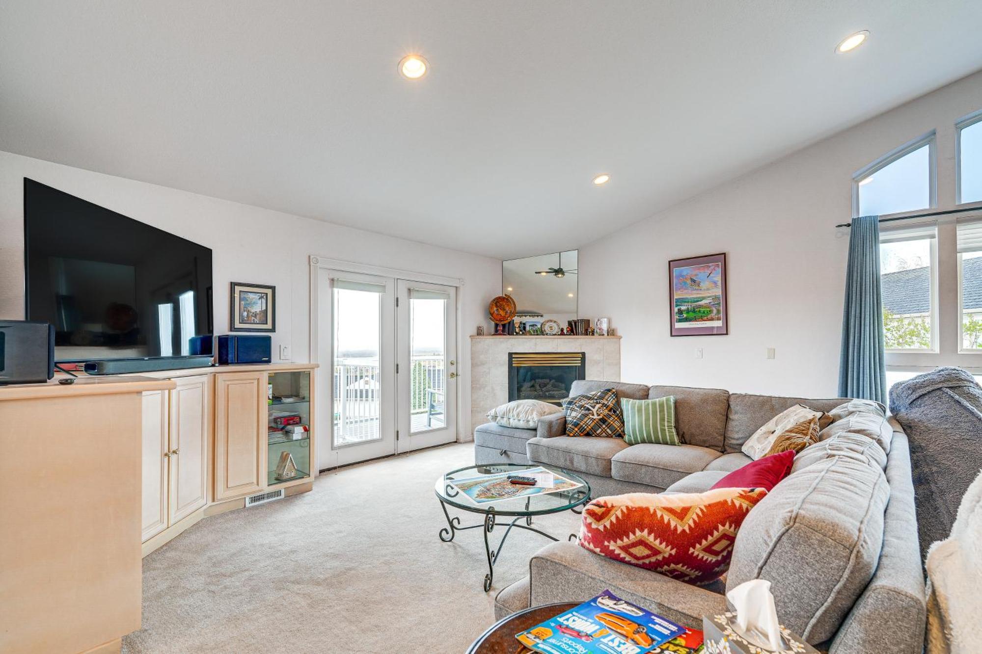 Inviting Great Falls Home With Wraparound Deck! מראה חיצוני תמונה