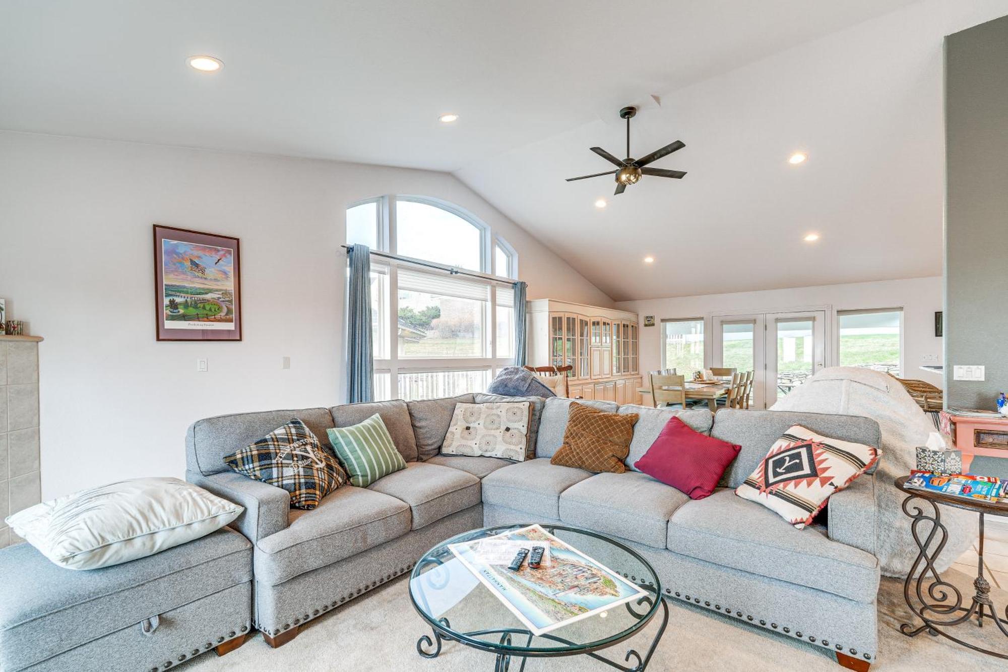 Inviting Great Falls Home With Wraparound Deck! מראה חיצוני תמונה
